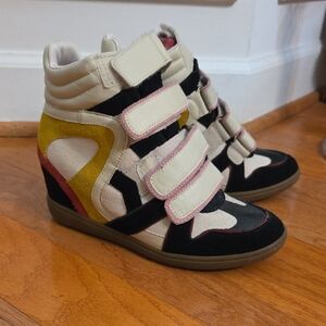 Stylish Women's High-Top Wedged Heeled Sneakers- Sketchers. 7.5